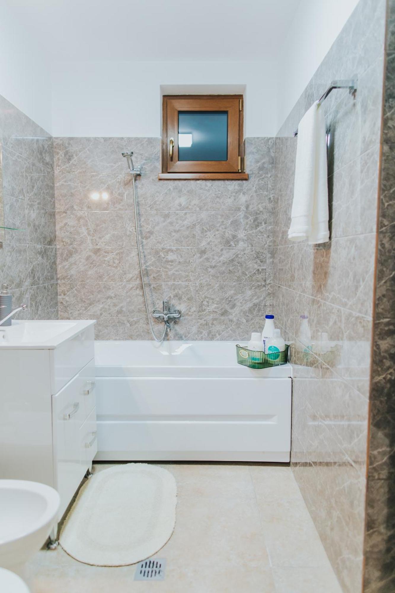 Alessandra-Aparthotel Piatra Neamţ Zewnętrze zdjęcie